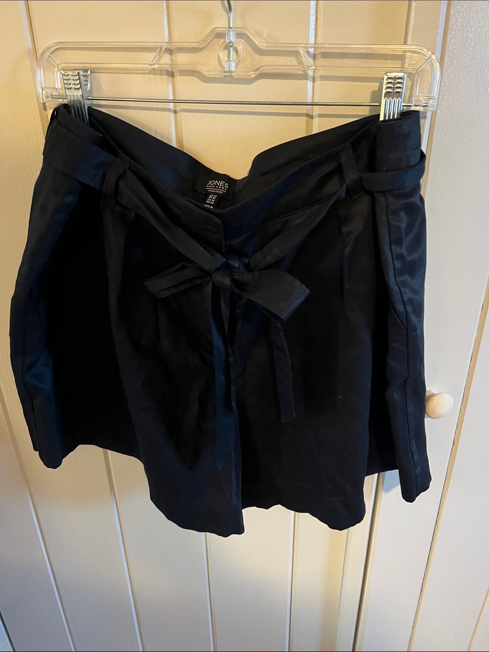 Jones New York Black Tie-Waist Shorts